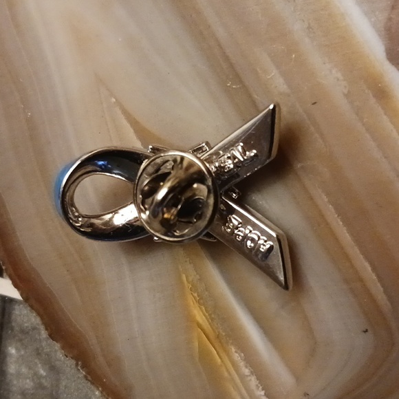 Hurricane Katrina Lapel pin - Picture 4 of 4